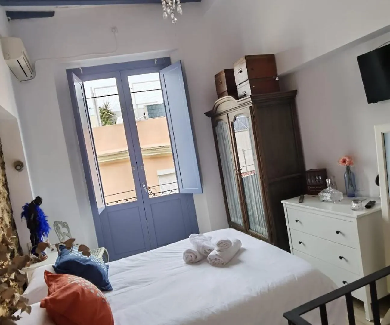 La Casa Vertical Cadice 0*,  Spagna
